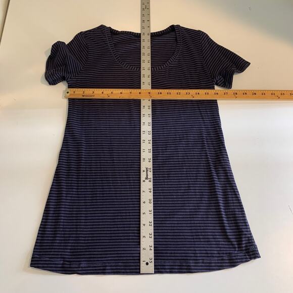 Lululemon Shirt Womens 6/8 Purple Black Every Yogi Scoop Neck Striped Active Tee - Picture 7 of 9